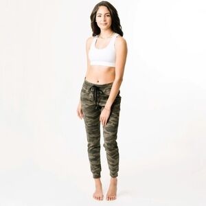 Zyia Green Camo Unwind‎ Joggers